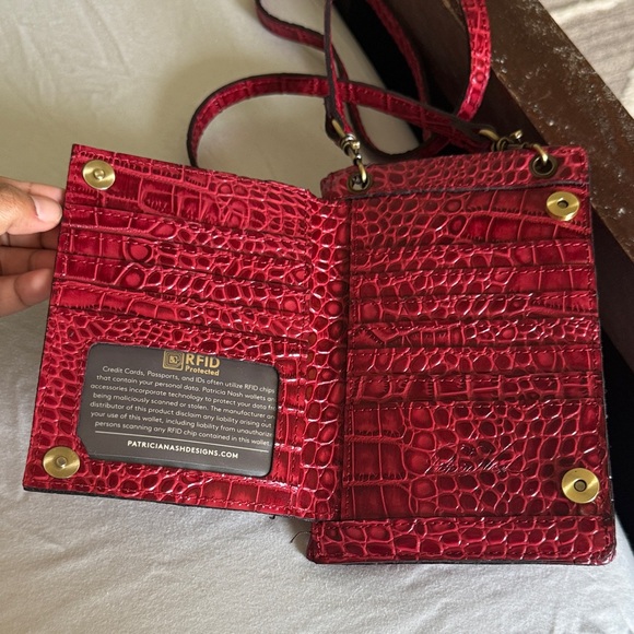 Patricia Nash Chiavella Leather Phone Crossbody RFID Wallet NWOT - Picture 5 of 10